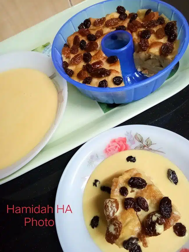 Puding Roti Kukus Dengan Sos Kastard