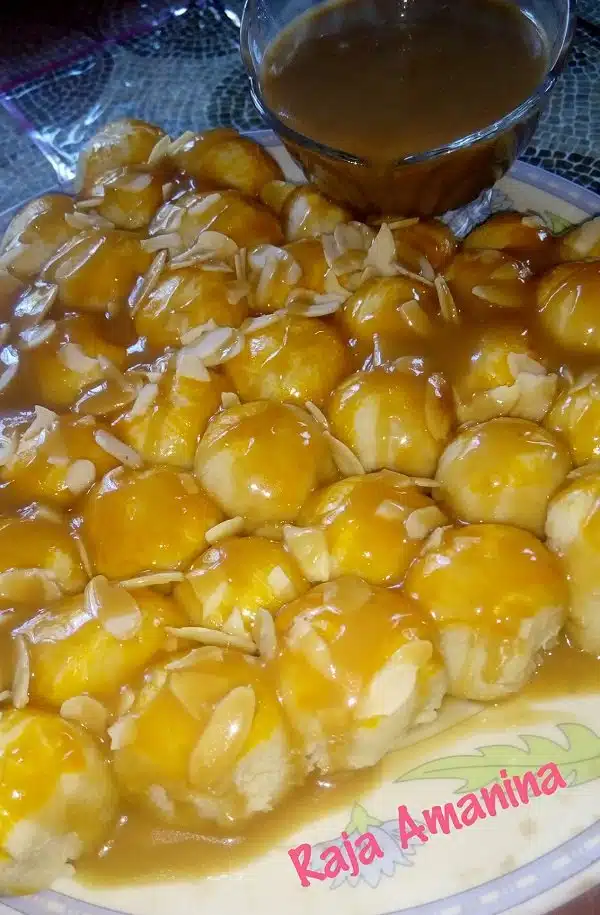 Resepi Roti Sarang Lebah dengan Sos Butterscotch