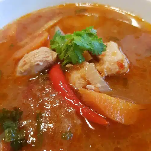 Tom Yam Ayam Tanpa Pes Guna Bahan-Bahan Segar