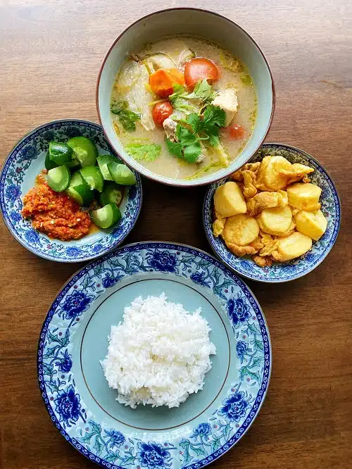 Sup Ayam Thai Lagi Sedap dari Kedai Tomyam