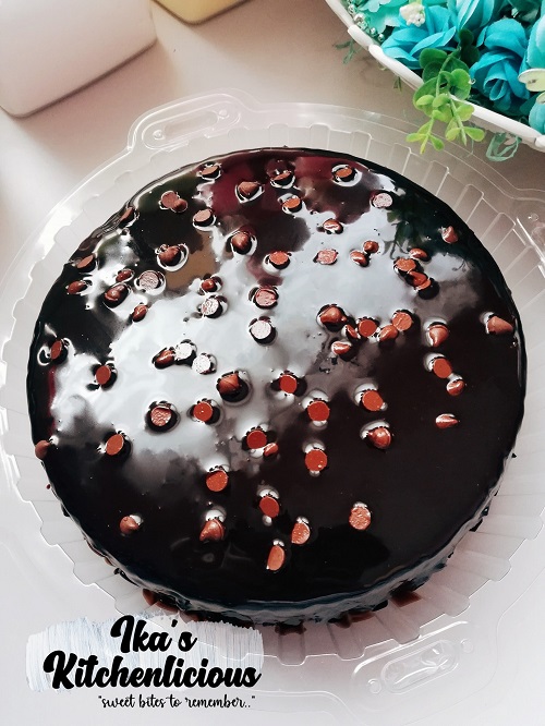 Kek Coklat Moist Versi Bakar Dengan Topping Coklat